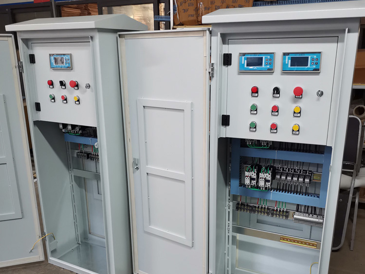 閘門PLC遠(yuǎn)程控制柜，一控一，一控二已裝配調(diào)試完畢，待發(fā)貨